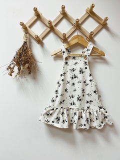 Pronta entrega -Salopete com babado kids Botoes madeira natural Off floral