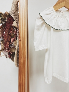 Pronta entrega - Blusa manga bufante off gola com detalhe em picueta verde botão em pérola