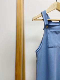 Pronta Entrega - Jardineira longa com bolso kids denim barra virada - comprar online