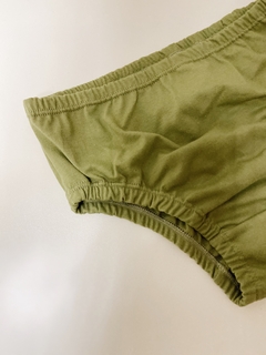 Pronta entrega - Calcinha kids liso basics oliva - comprar online