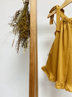 Pronta entrega - Macaquinho com bolso botão detalhe liso basics mostarda na internet