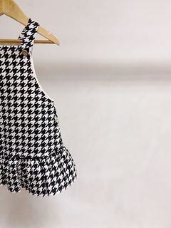 Pronta entrega - Salopete com babado kids xadrez - comprar online