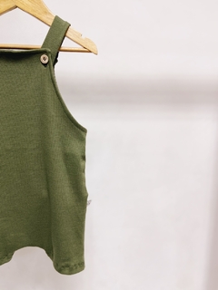 Pronta entrega - Jardineira curta kids canelado verde cactus