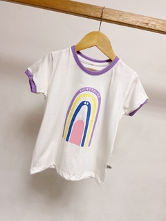Pronta entrega - Camiseta kids manga curta off rainbow friso lilac - comprar online