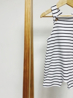 Pronta entrega - Jardineira baby botões em madeira natural estampada listras - loja online