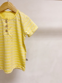 Pronta entrega - Camiseta botões Kids Manga curta estampada yellow Stripes na internet