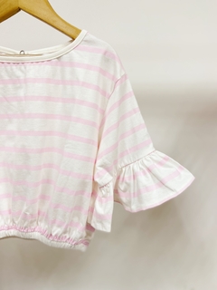 Pronta entrega - Cropped manga curta babado botão pérola listrado rosa claro - comprar online