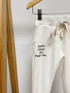 Pronta entrega - Calça jogger Moletinho off ENJOY TODAY AND EVERYDAY - comprar online