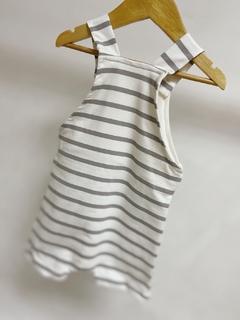 Pronta entrega - jardineira curta kids listra cinza pedra - loja online