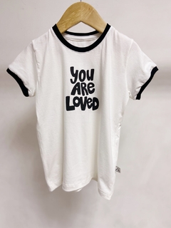 Pronta entrega - Camiseta manga curta off you are loved detalhe friso preto na internet