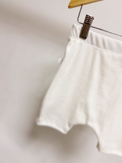 Pronta entrega - Bermuda Saruel botões kids canelado off - loja online