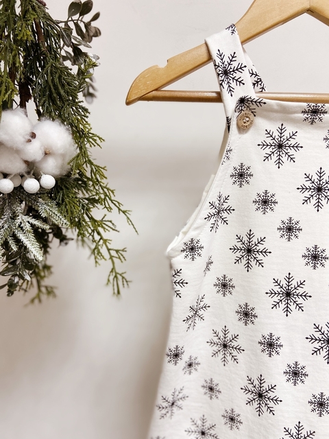 Pronta entrega - jardineira moletinho baby off flocos de neve preto