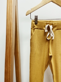 Pronta entrega - Calça jogger canelado mostarda na internet