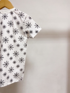 Pronta entrega - Camiseta Kids Manga curta off flocos de neve preto