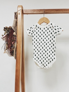 Pronta entrega - Body manga curta estampa off pinheirinhos verde na internet