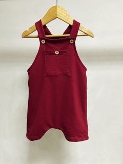 Pronta entrega - Jardineira baby curta com bolso moletinho Marsala com botões em madeira - comprar online