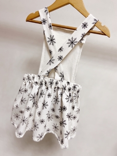 Pronta entrega - Salopete kids frente botões madeira transpasse costas off flocos de neve preto - comprar online