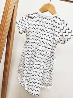 Pronta Entrega - Vestido Mullet manga curta zig-zag na internet