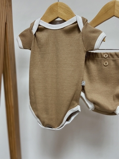 Pronta entrega - Conjunto Retrô canelado Avelã friso off - comprar online