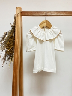 Pronta entrega - Blusa manga bufante off gola com detalhe em picueta mostarda botão em pérola - comprar online