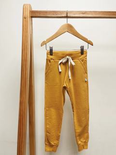 Pronta entrega - Calça jogger kids moletinho mostarda