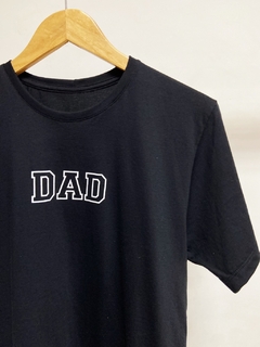 Pronta entrega - Camiseta adulta masculina manga curta DAD preta - You Boy Kids