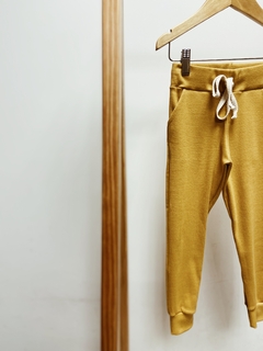 Pronta entrega - Calça jogger canelado mostarda - comprar online
