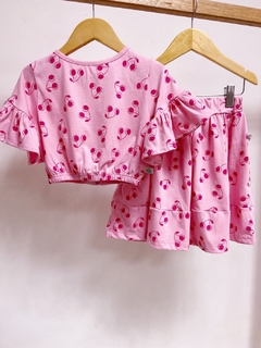 Pronta entrega - Conjunto cropped manga babado botão pérola + saia mini babados cherry - comprar online