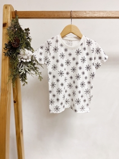 Pronta entrega - Camiseta Kids Manga curta off flocos de neve preto