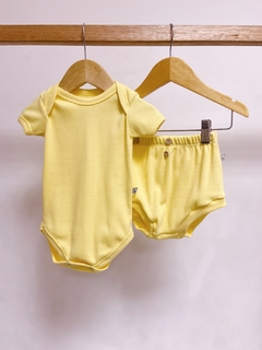 Pronta entrega - conjunto body manga curta + bloomer punho botoes madeira canelado