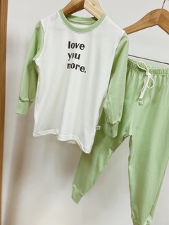 Pronta Entrega - Pijaminha longo verde fábula brilha no escuro