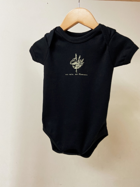 Pronta Entrega - Body manga curta escrita NO RAIN, NO FLOWERS