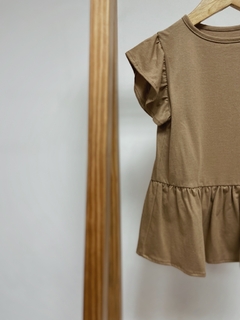 Pronta entrega - Bata babado liso basics avelã - comprar online