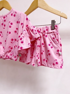 Pronta entrega - Conjunto cropped manga babado botão pérola + shorts bolso lateral cherry