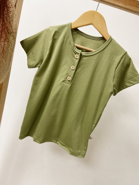 Pronta entrega - Camiseta manga curta botões madeira natural oliva