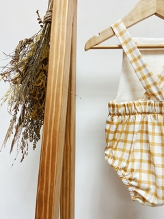Imagem do Pronta entrega - Romper baby com botões estampado xadrez mostarda