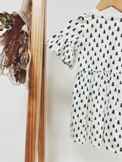 Imagem do Pronta entrega - Vestido kids Mullet estampado manga curta baabdo off pinheirinhos verde