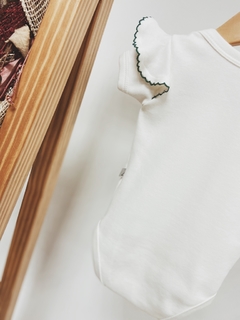 Imagem do Pronta entrega - Body manga curta off babado detalhe em picueta verde