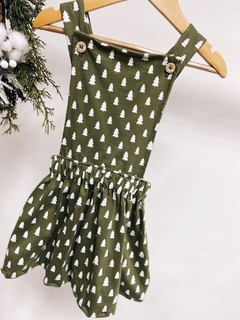 Pronta entrega - Salopete kids frente botões madeira transpasse costas verde cactus pinheirinhos off