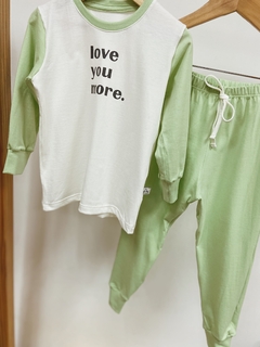 Pronta Entrega - Pijaminha longo verde fábula brilha no escuro