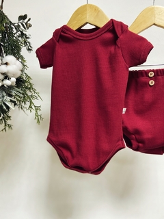 Pronta entrega - conjunto body manga curta + bloomer punho botoes madeira canelado marsala - comprar online