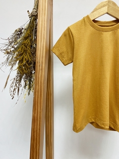 Pronta entrega - Camiseta manga curta liso basics mostarda na internet