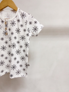 Pronta entrega - Camiseta botões Kids Manga curta off flocos de neve preto na internet