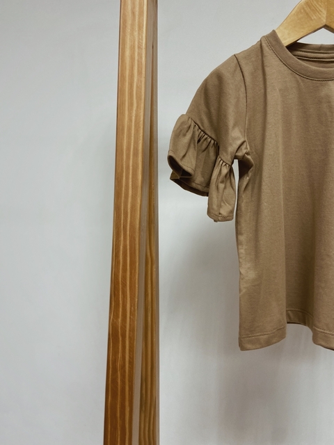 Pronta entrega - Blusa Kids manga curta com babado Liso basics avelã