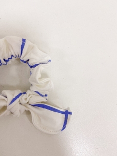Pronta entrega - scrunchie blue grid - comprar online