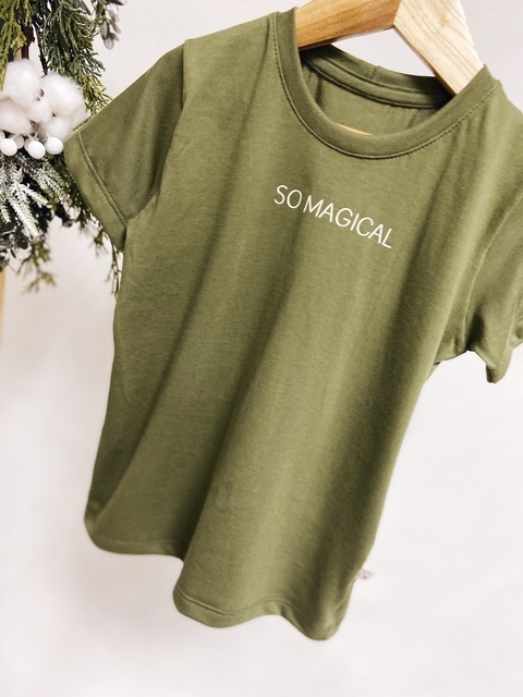 Pronta entrega - Camiseta kids verde cactus manga curta SO MAGICAL em off