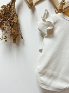 Pronta entrega - Body manga curta com babado off LOVE YOU MORE.