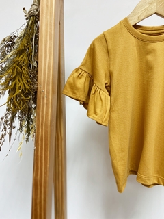 Pronta entrega - Blusa Kids manga curta com babado Mostarda - comprar online