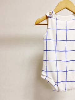 Pronta entrega - Macacão regata curto com botão em madeira estampado blue grid