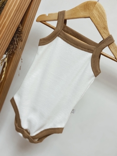 Pronta entrega - Body regata canelado retrô avelã - comprar online